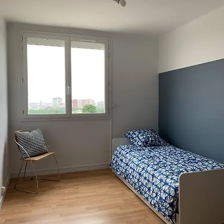 Apartment Centre Superb With Parking *