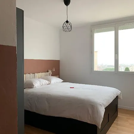 Apartment Centre Superb With Parking *