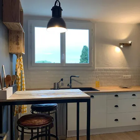Apartment Centre Superb With Parking *